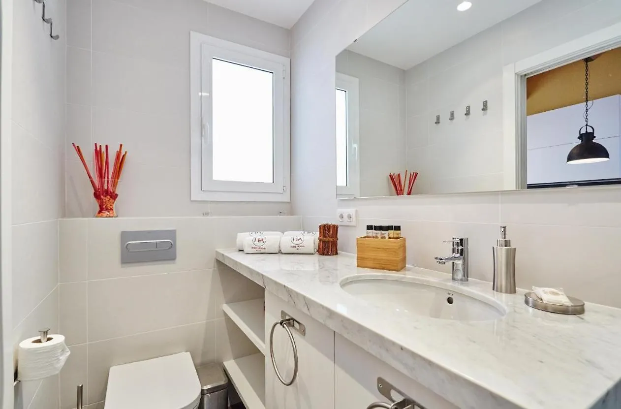 Lovely & Bright Bogatell Beach Apartment Barcelona
