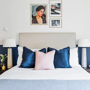 https://apt-hoxton-square-urban-haven.cambridgehotelsuk.com
